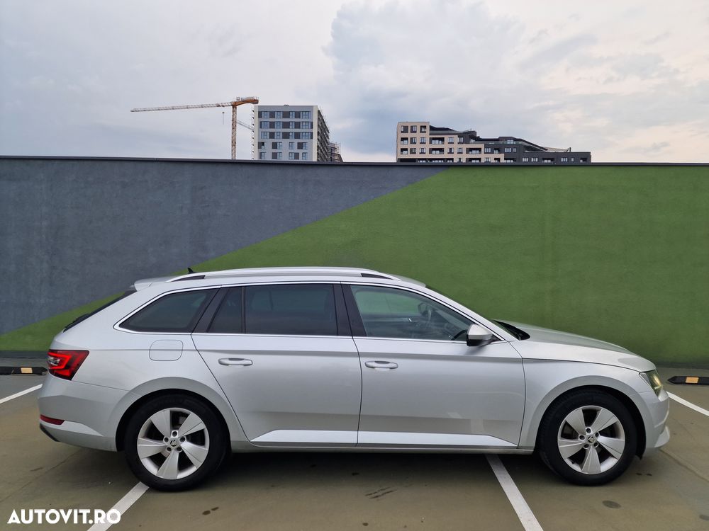 Skoda Superb 2.0 TDI DSG Premium Edition - 10