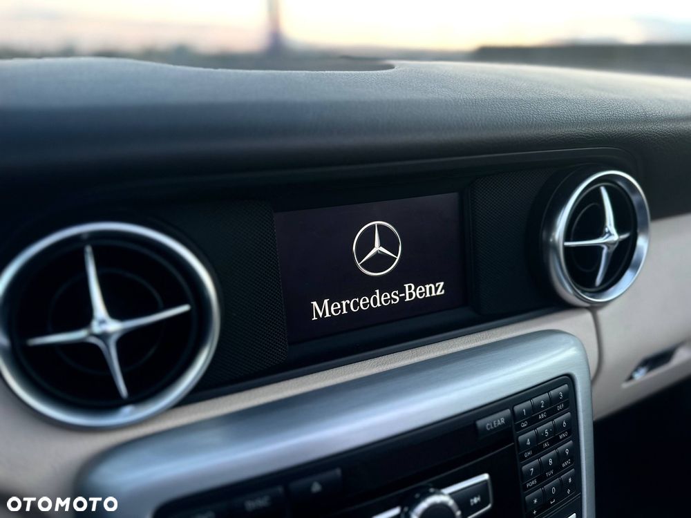 Mercedes-Benz SLK 250 (BlueEFFICIENCY) 7G-TRONIC - 40