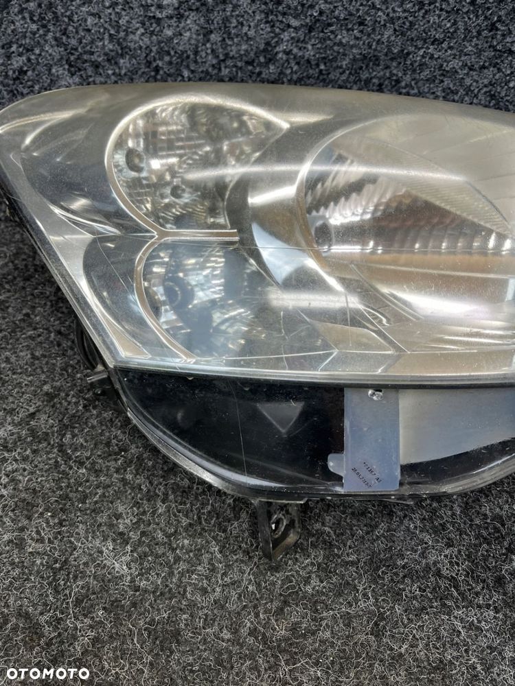 peugeot partner II lampa prawy przód prawa przednia OE europa - 2