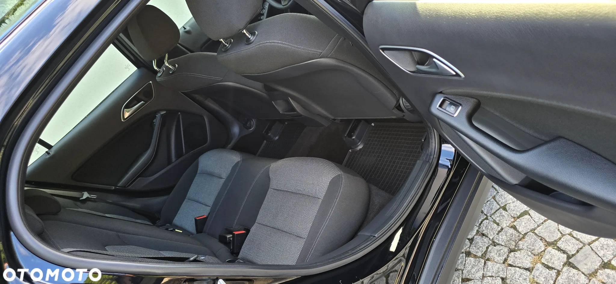 Mercedes-Benz GLA 180 - 19