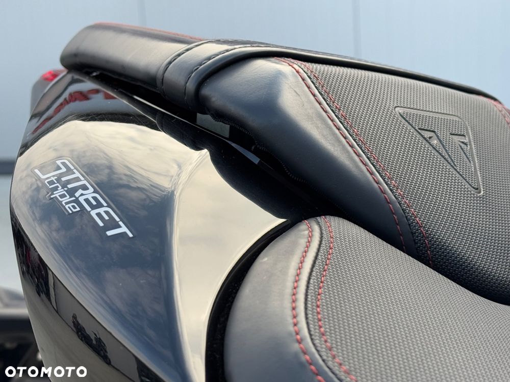 Triumph Street Triple - 16