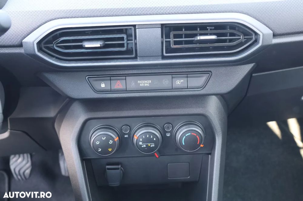 Dacia Sandero SCe 65 Essential - 18