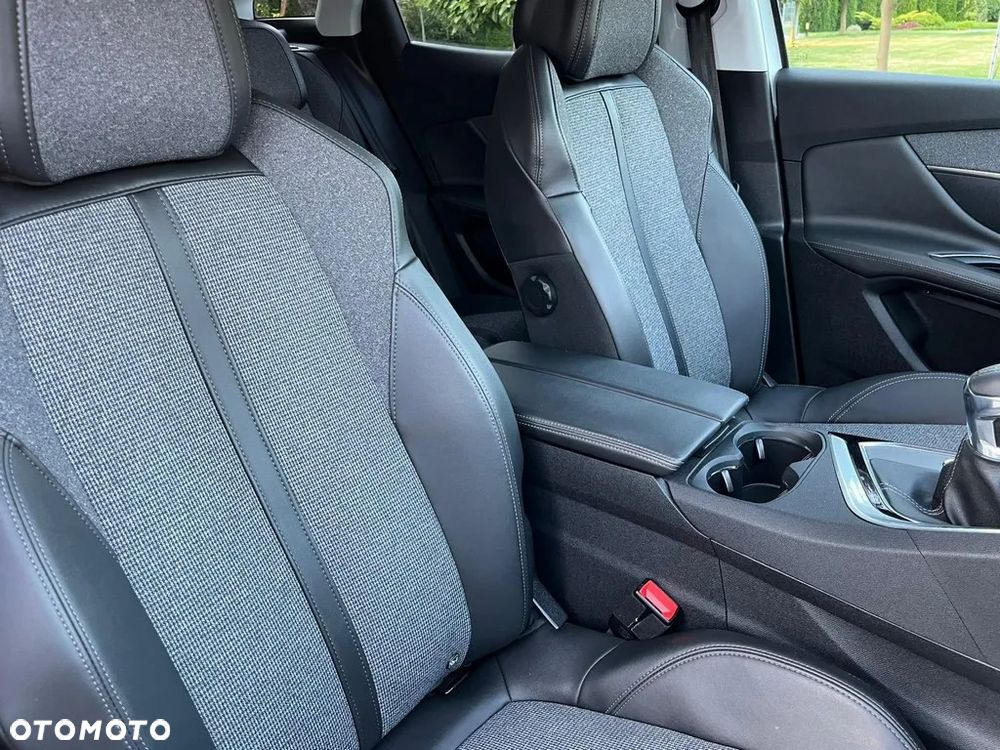 Peugeot 3008 1.2 PureTech Allure S&S - 33