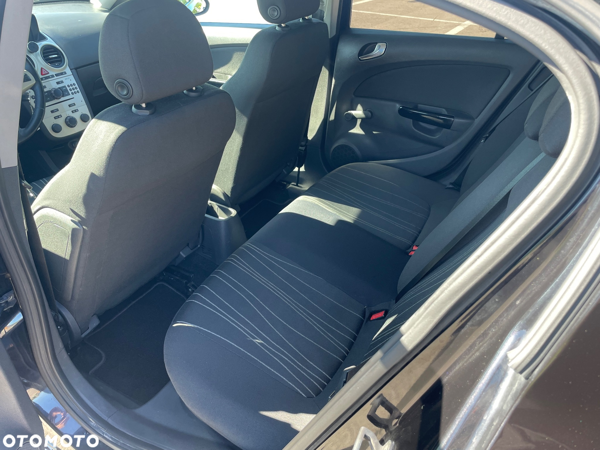 Opel Corsa 1.4 16V Cosmo - 12