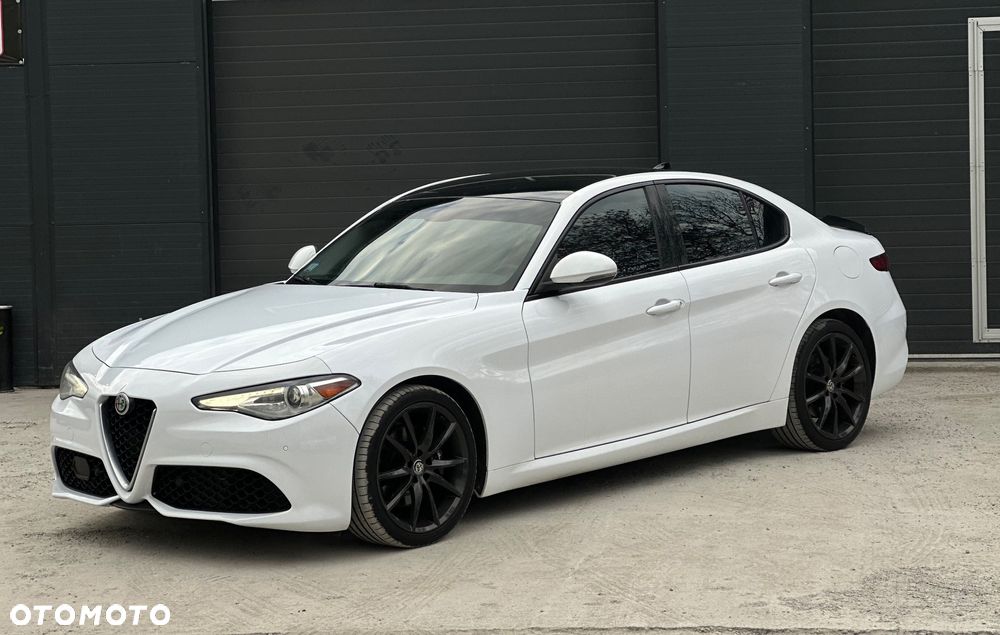 Alfa Romeo Giulia 2.0 Turbo 16V AT8-Q4 Ti - 12