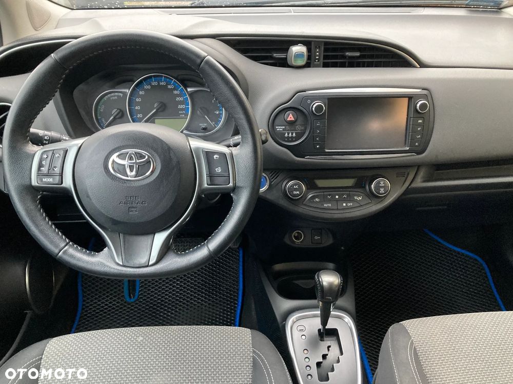 Toyota Yaris Hybrid 100 Premium - 5