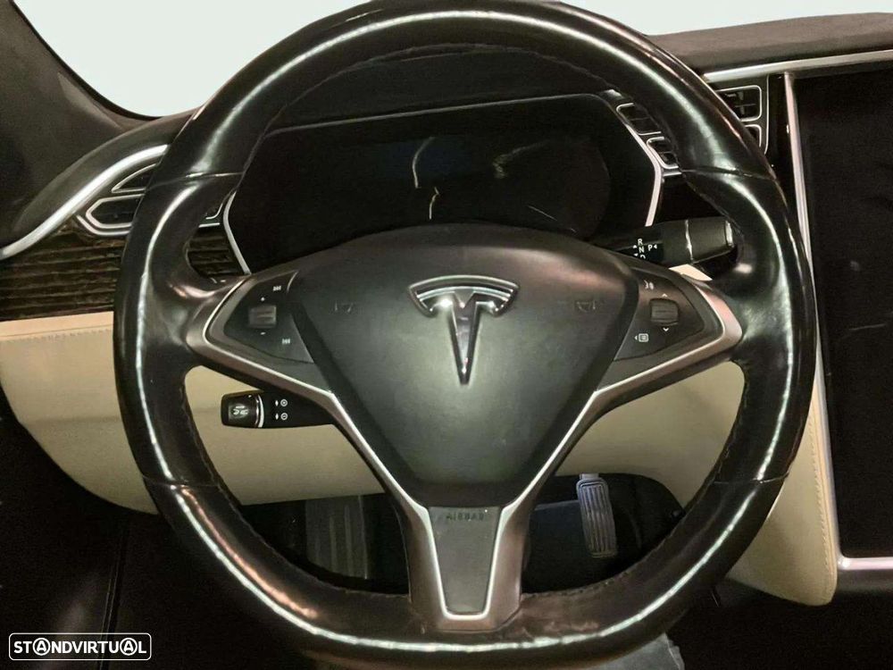 Tesla Model S - 11