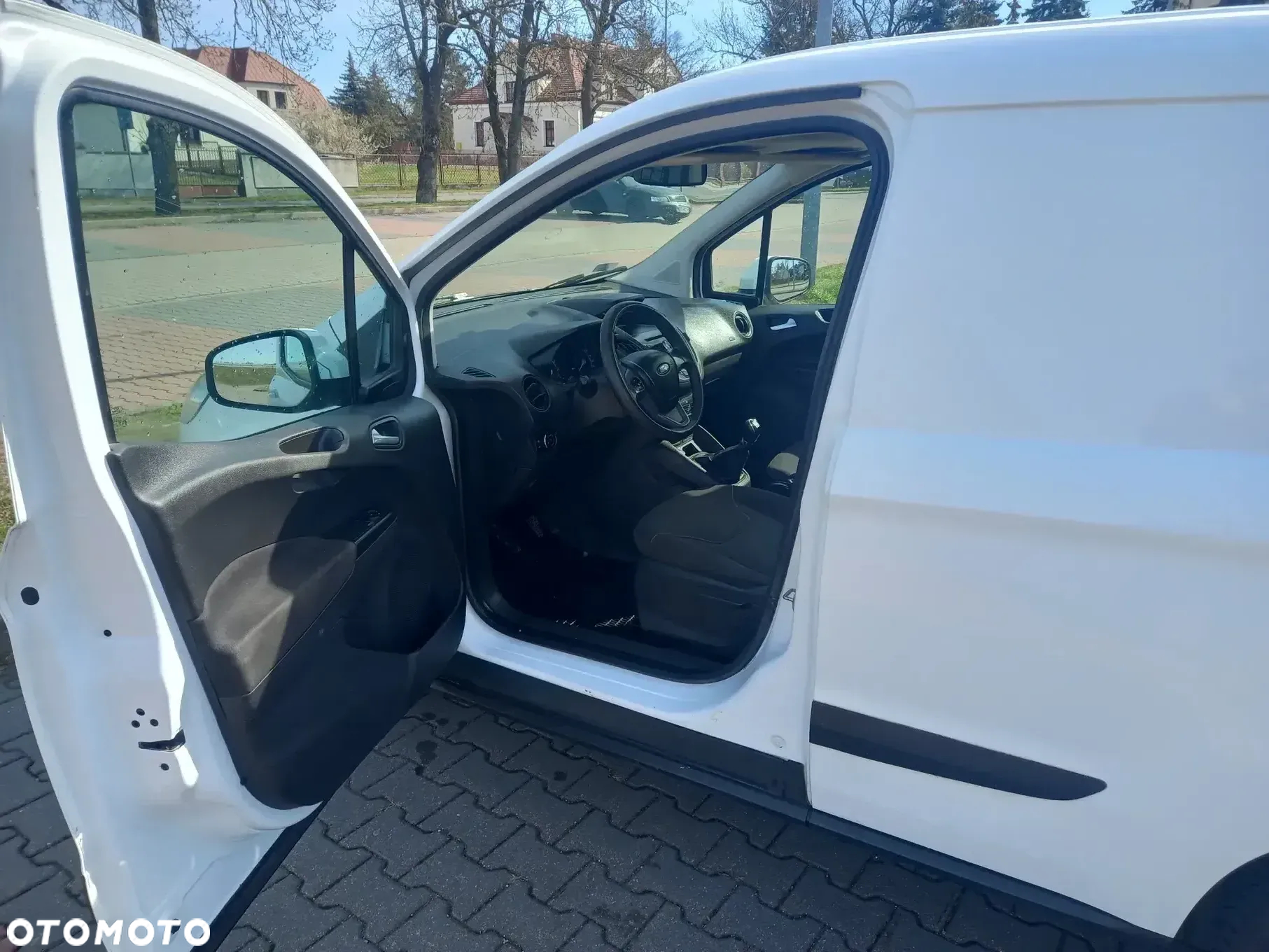 Ford Transit Courier EcoBoost - 4