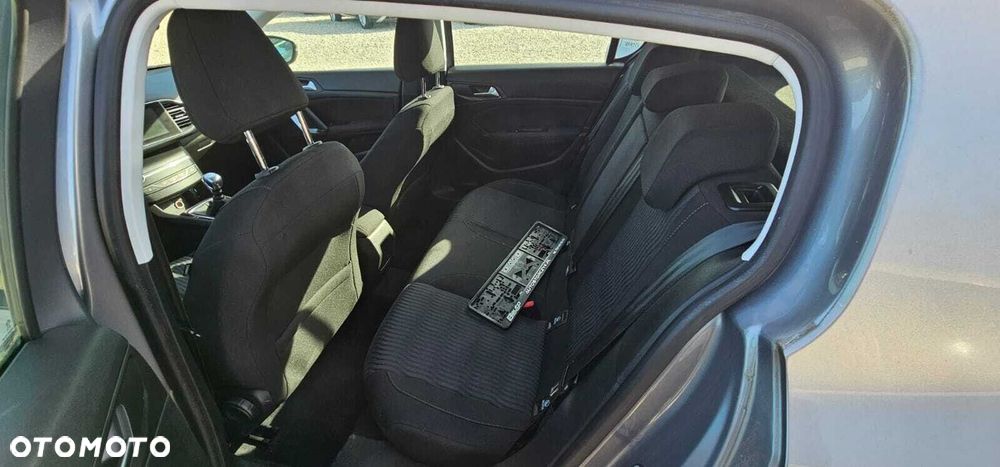 Peugeot 308 - 8