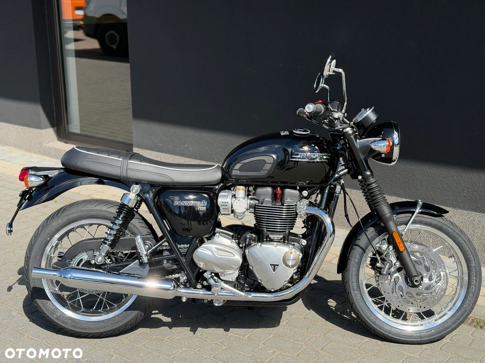 Triumph Bonneville - 2