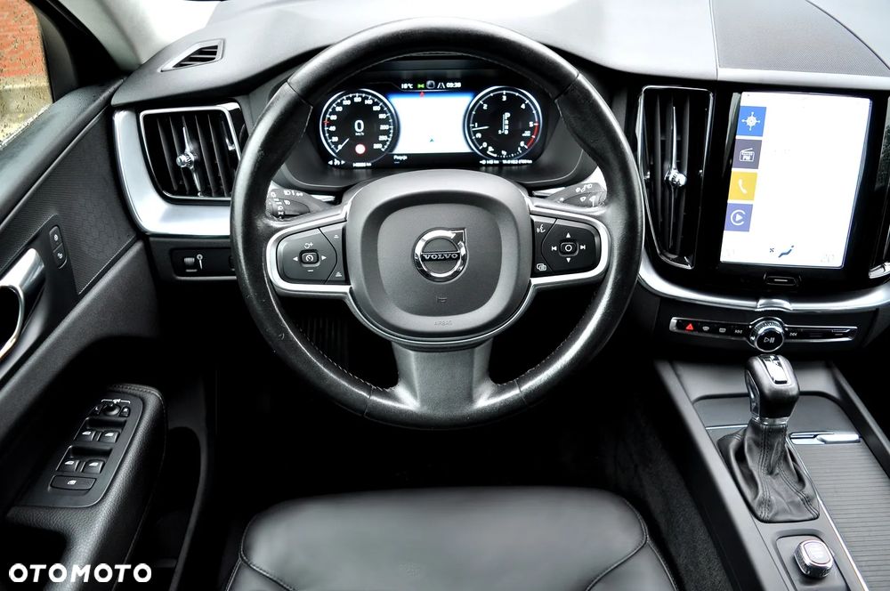 Volvo XC 60 D4 Momentum Pro - 25