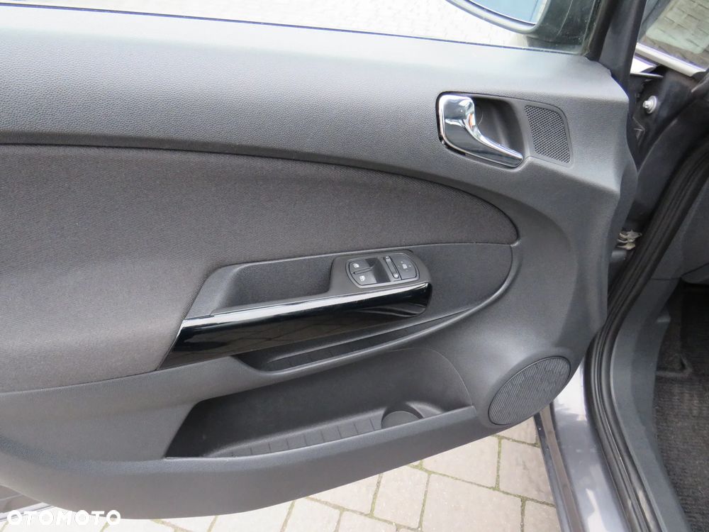 Opel Corsa 1.2 16V Cosmo - 25