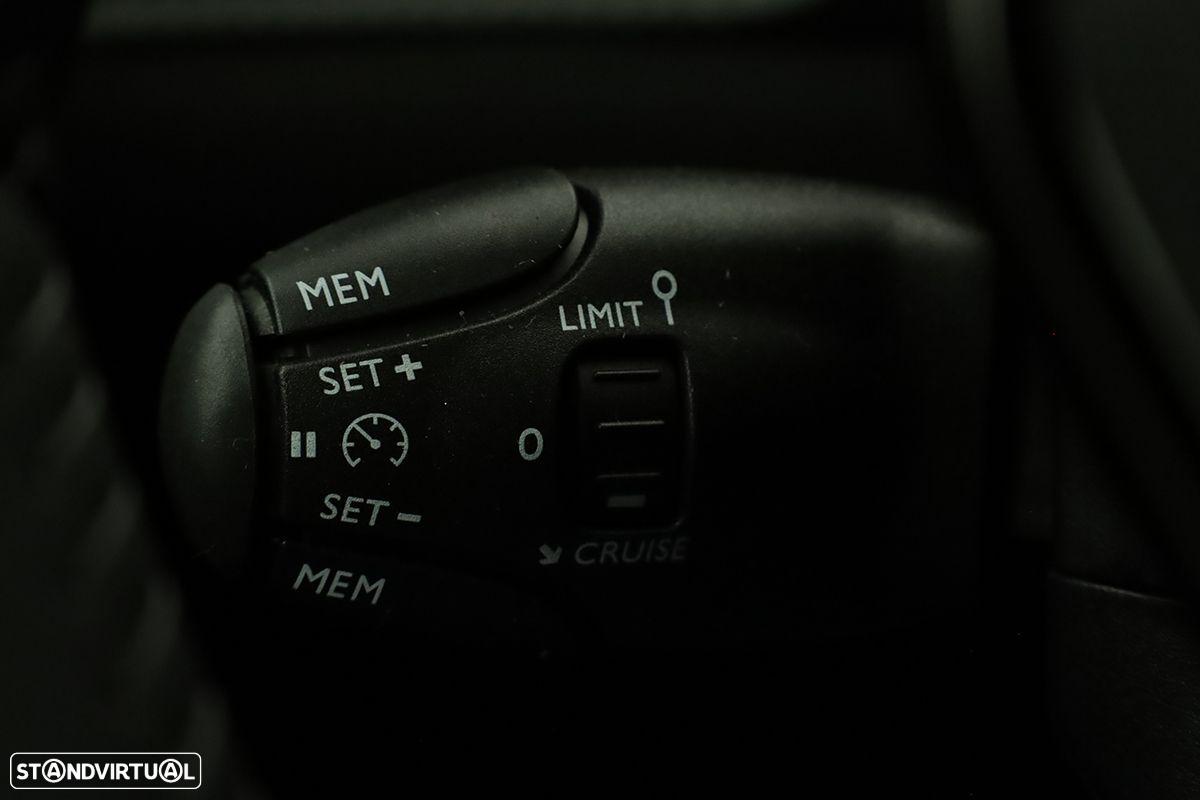 Peugeot 2008 1.2 PureTech Allure - 19