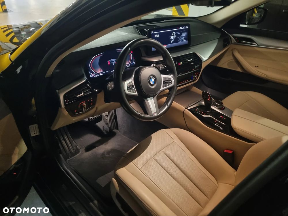 BMW Seria 5 518d mHEV - 25