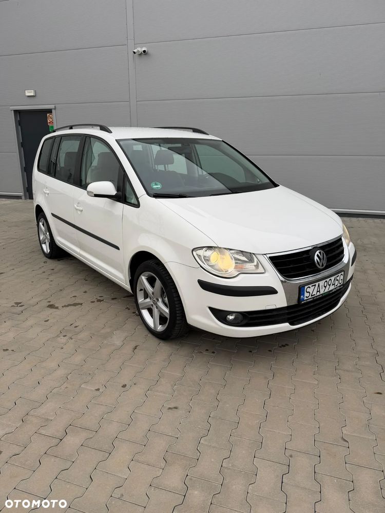 Volkswagen Touran - 1