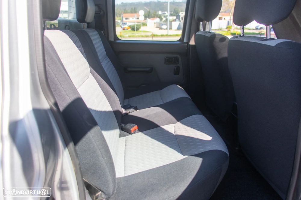 Nissan Navara 2.5 dCi CD Pilot - 17