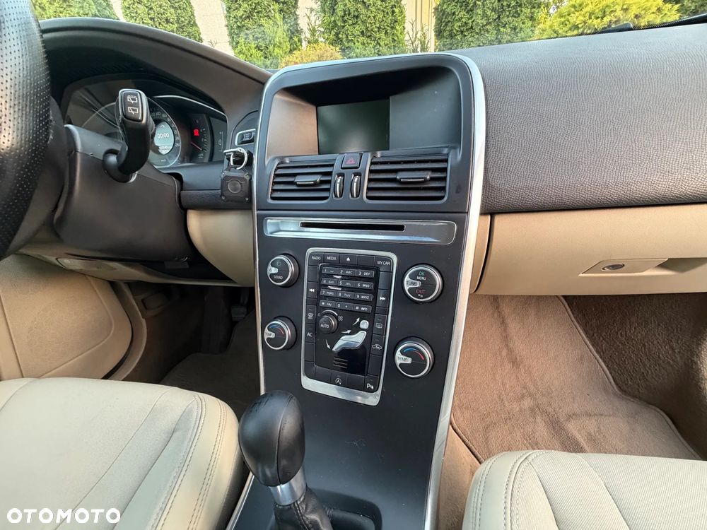 Volvo XC 60 D4 Momentum - 21