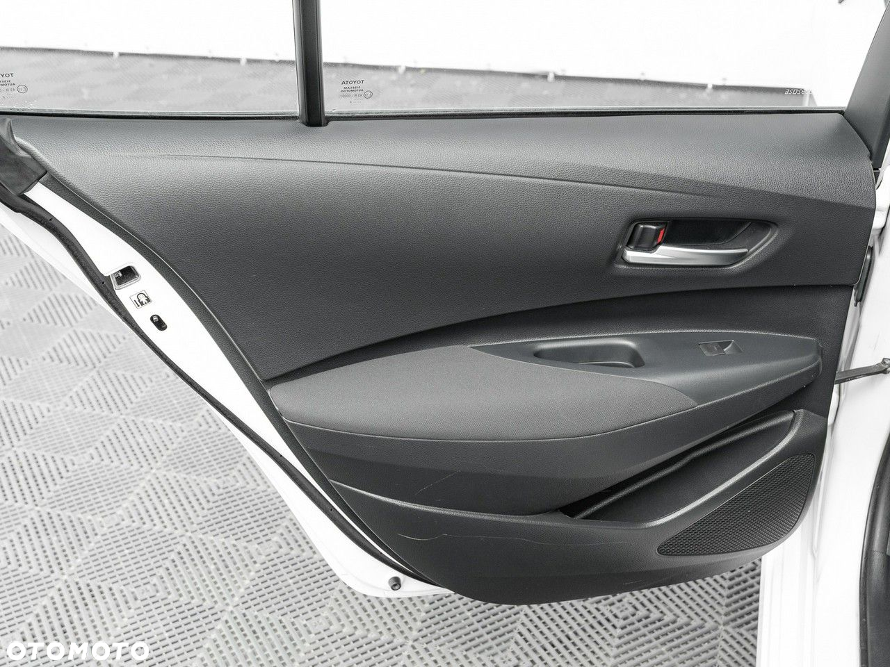Toyota Corolla 1.8 Hybrid GPF Comfort - 16