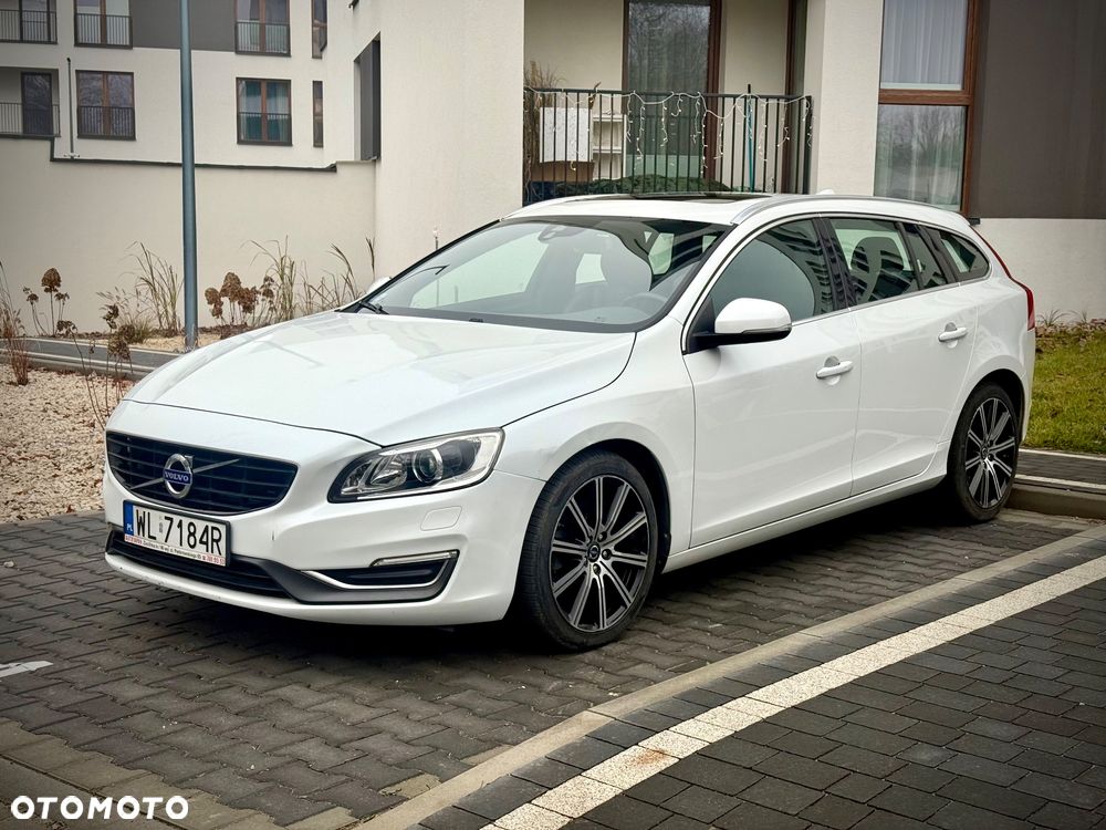 Volvo V60 T5 Geartronic Momentum - 1