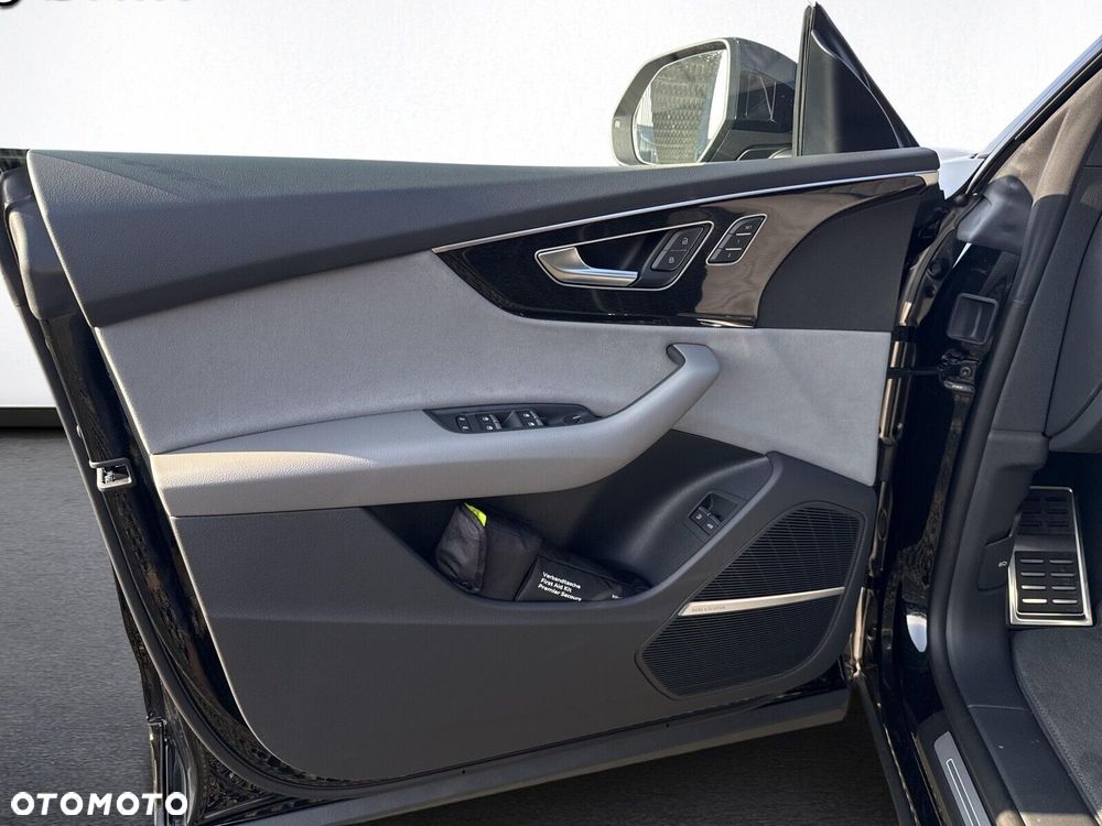 Audi Q8 - 12