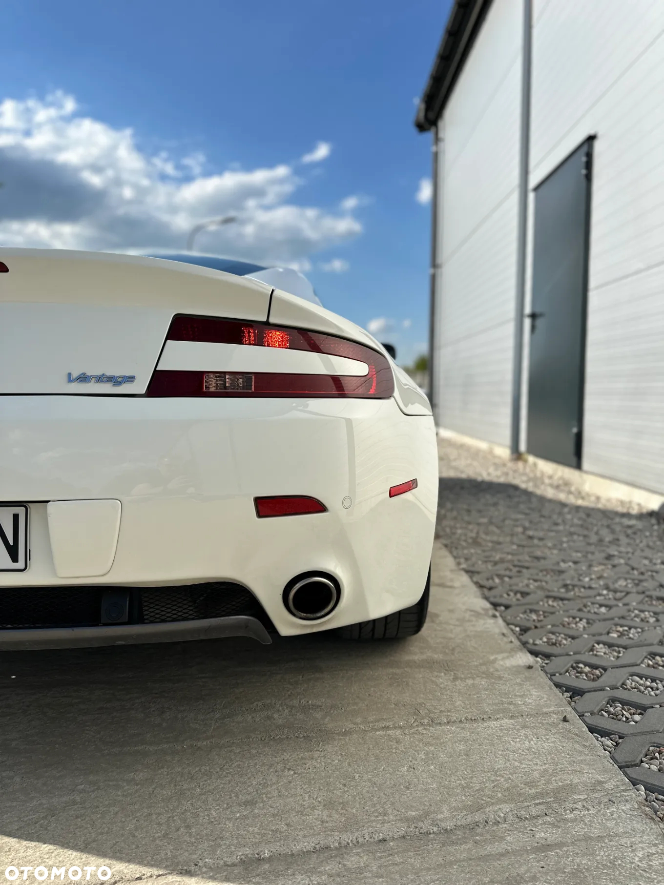 Aston Martin V8 Vantage Sportshift - 14