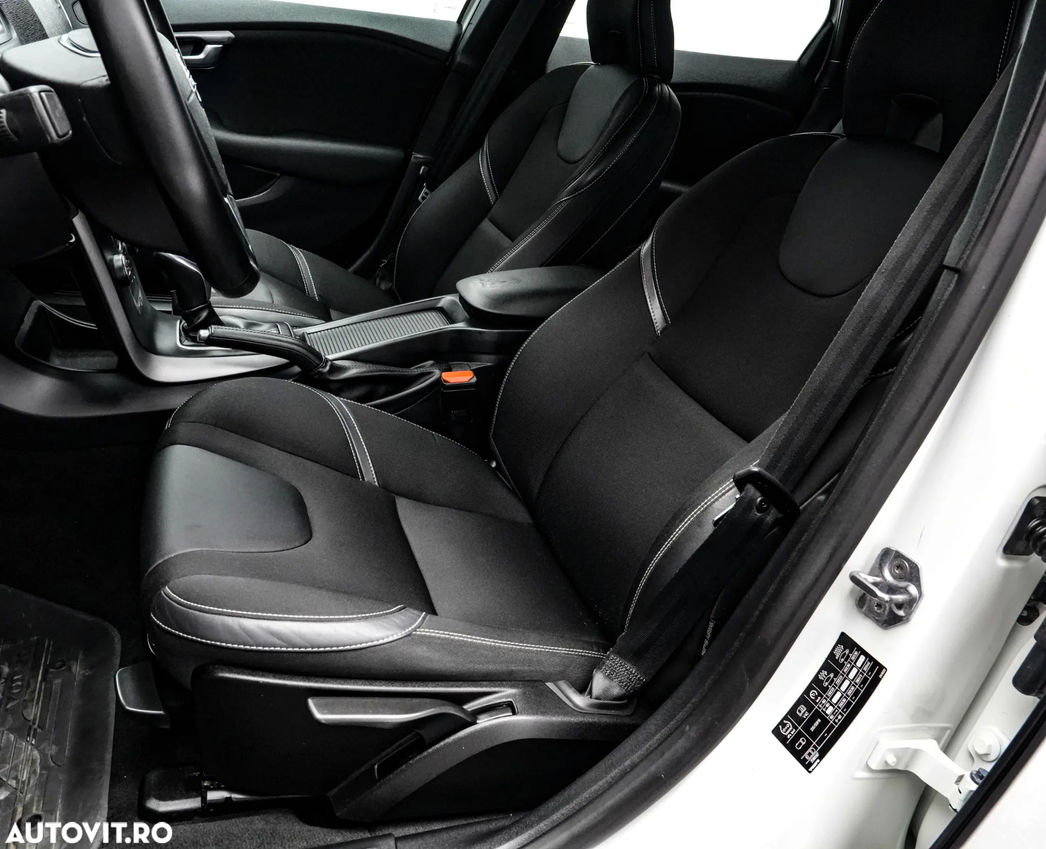 Volvo V40 D3 Aut. Momentum - 11