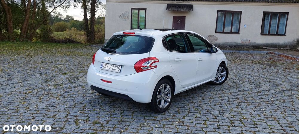 Peugeot 208 - 14