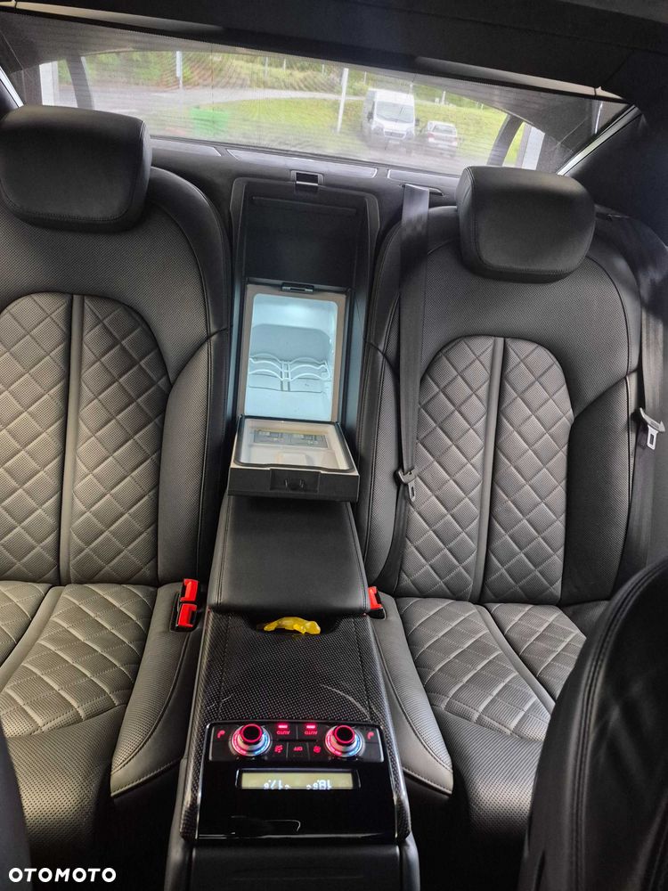 Audi S8 - 8