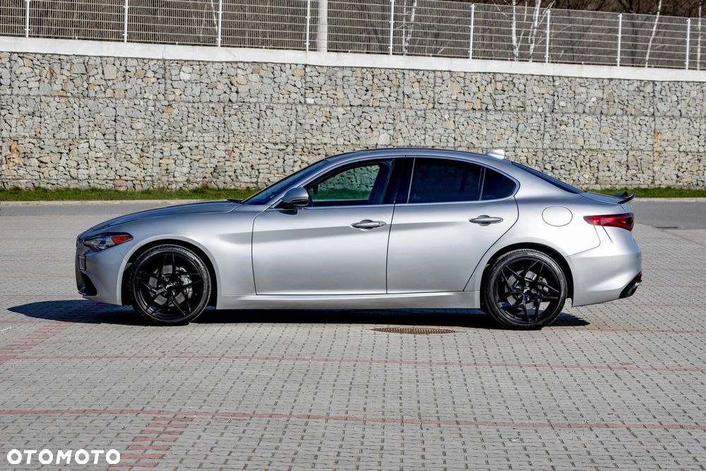 Alfa Romeo Giulia 2.0 Turbo 16V AT8-Q4 Ti - 2
