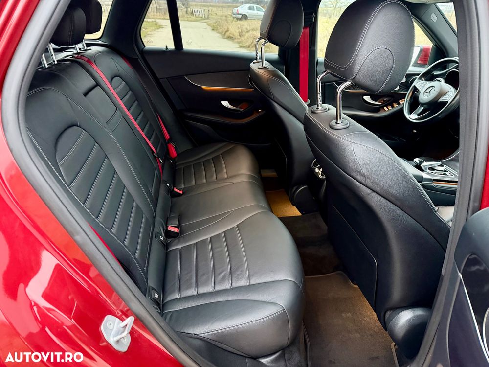 Mercedes-Benz GLC 300 4Matic 9G-TRONIC AMG Line - 23