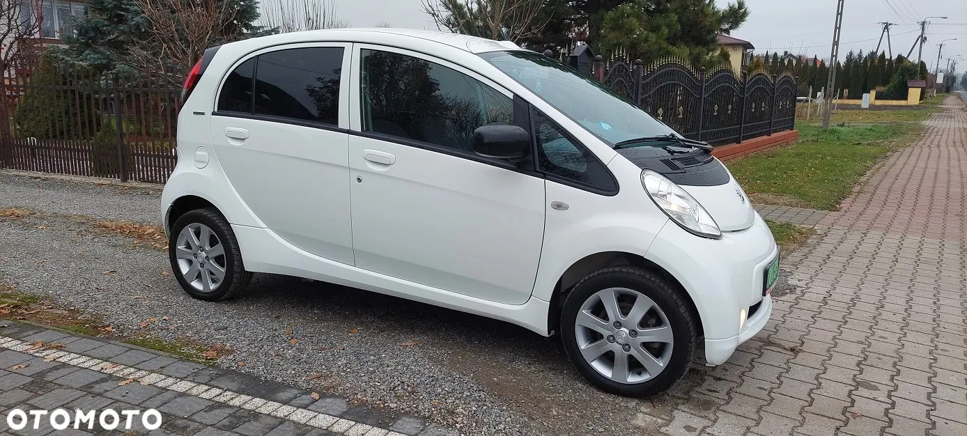 Peugeot iOn - 8