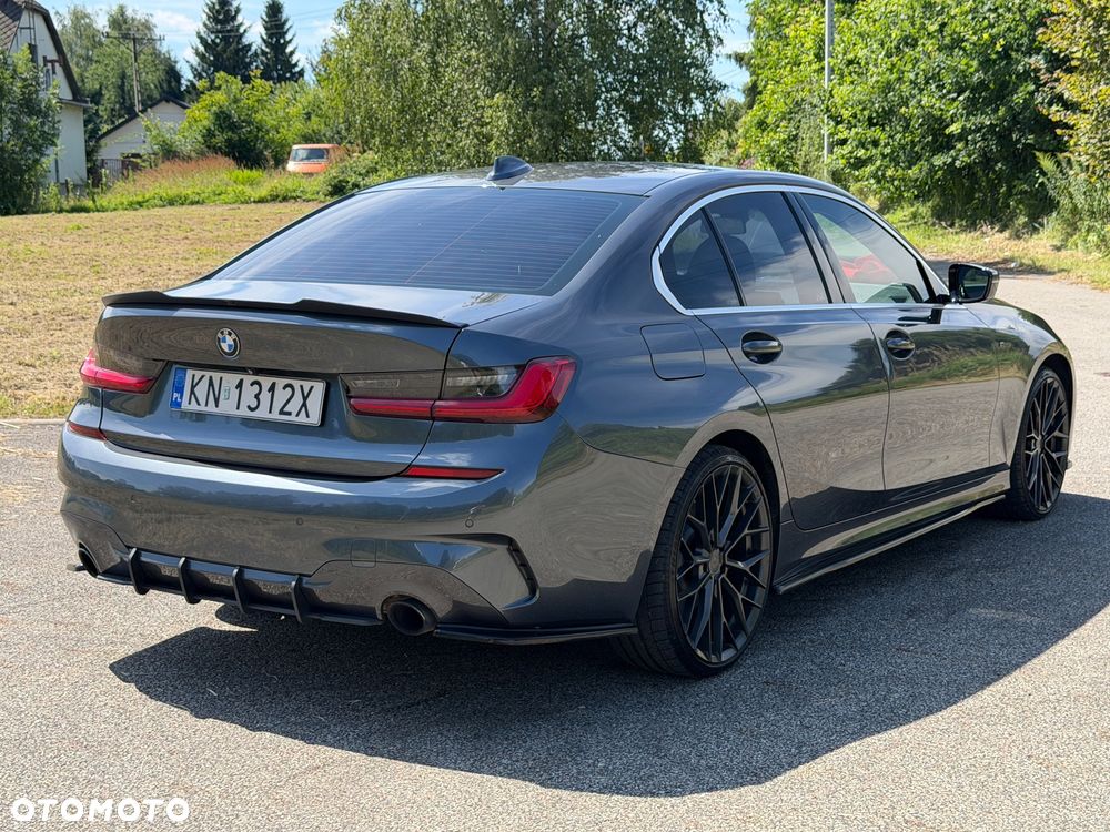 BMW Seria 3 330i xDrive M Sport - 9