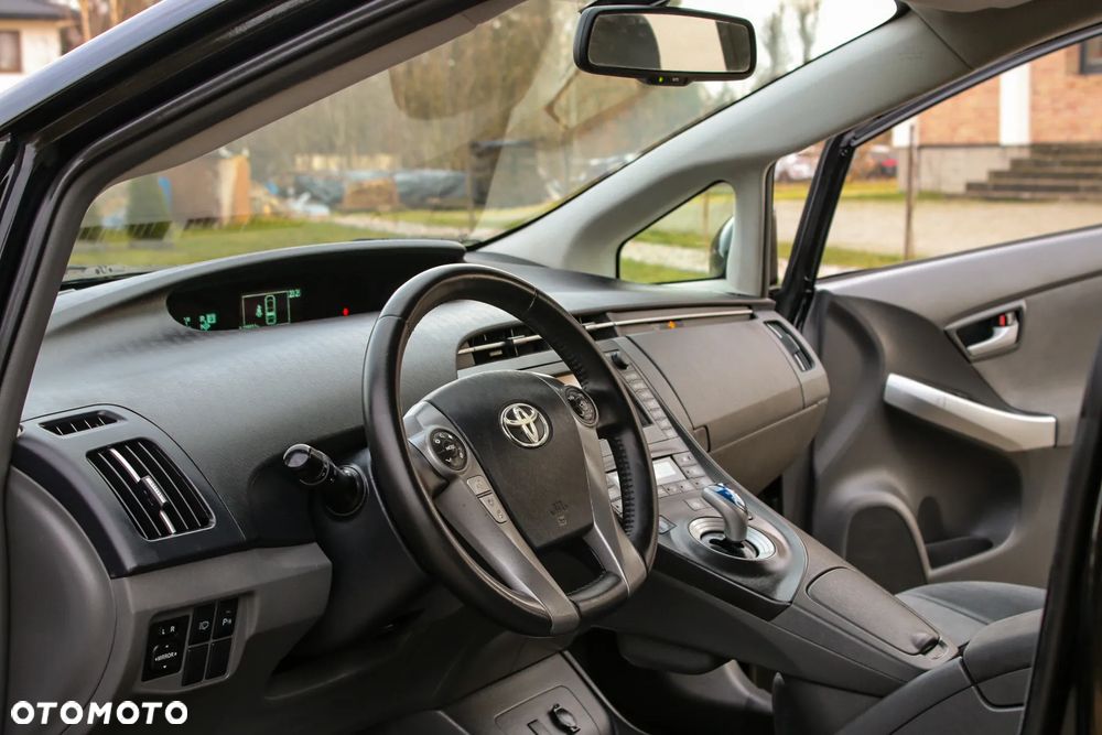 Toyota Prius (Hybrid) Executive - 30