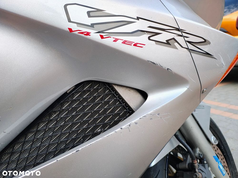 Honda VFR - 8