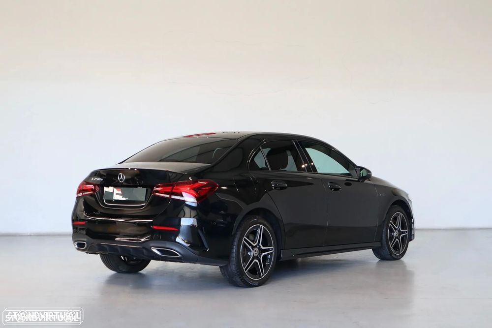 Mercedes-Benz A 250 Limousine e 8G-DCT AMG Line - 4