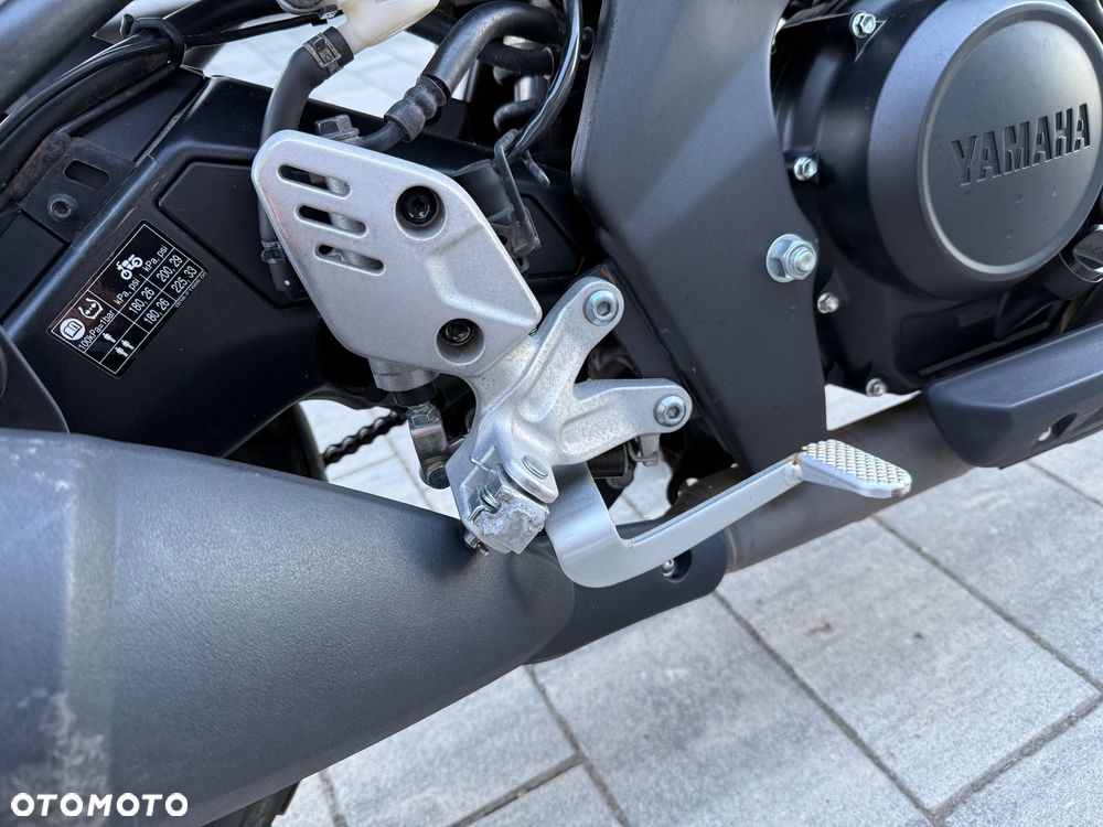 Yamaha XSR - 12