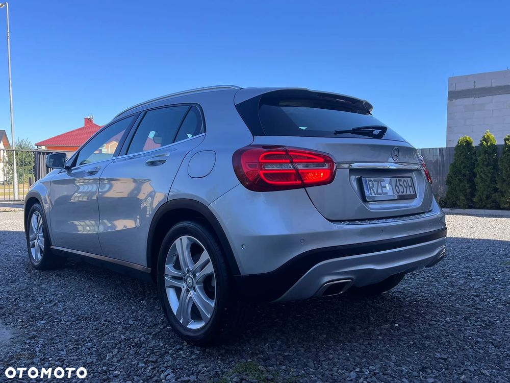 Mercedes-Benz GLA 180 - 16