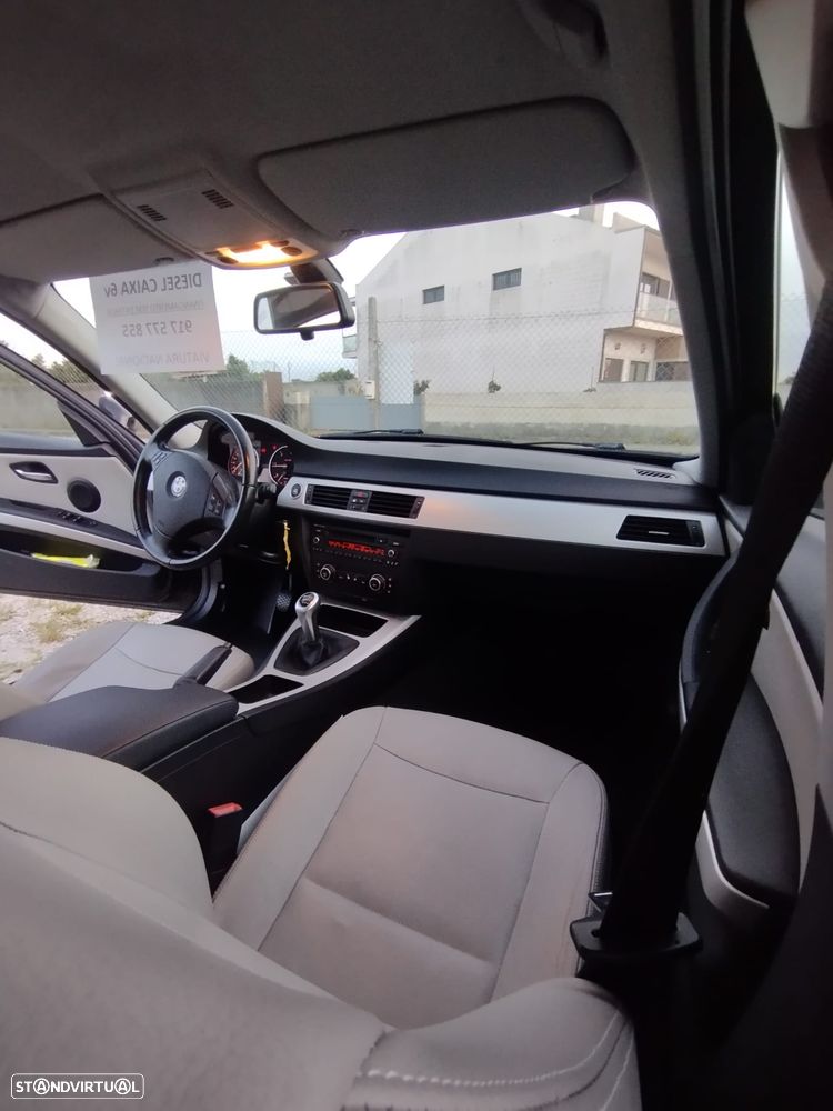 BMW 318 d LifeStyle - 32