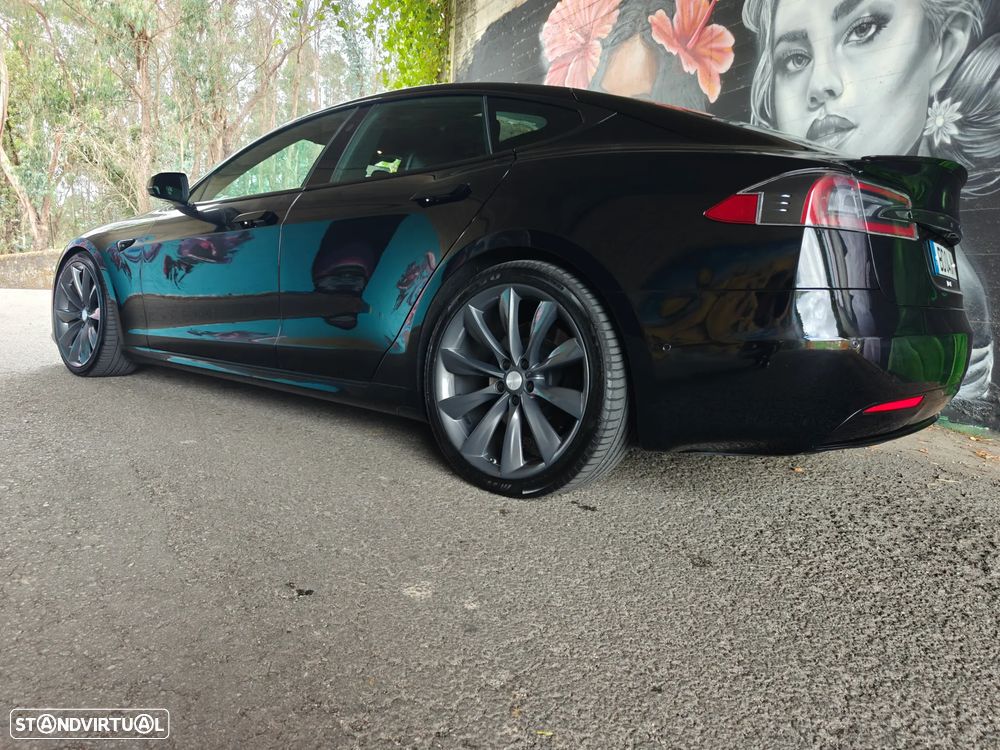 Tesla Model S - 18