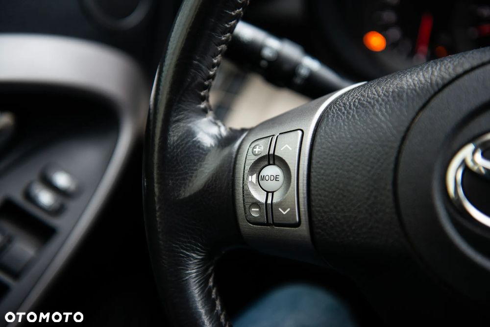 Toyota RAV4 2.0 4x4 Automatik Executive - 34