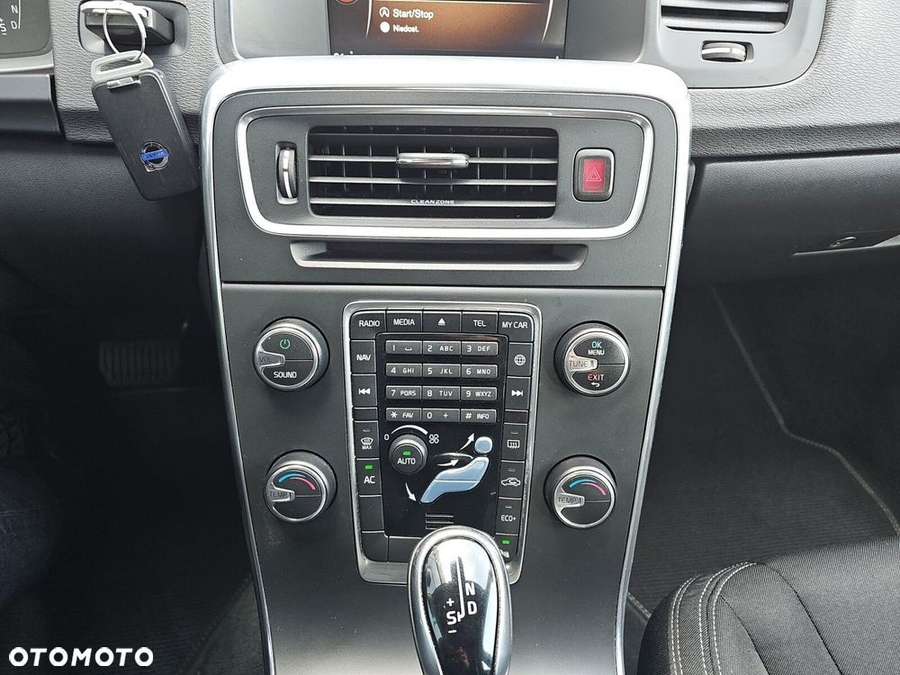 Volvo V60 Cross Country - 15