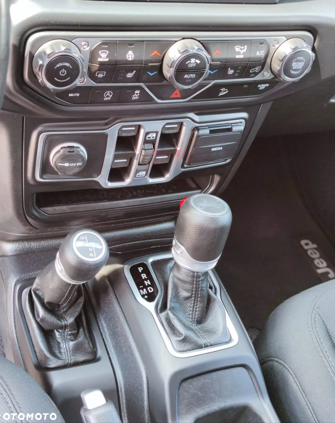 Jeep Wrangler Unlimited GME 2.0 Turbo Sahara - 25