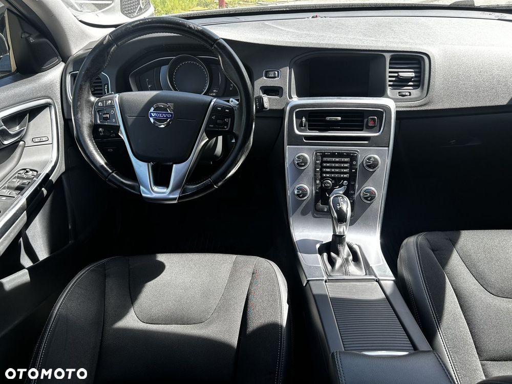 Volvo V60 Cross Country - 15