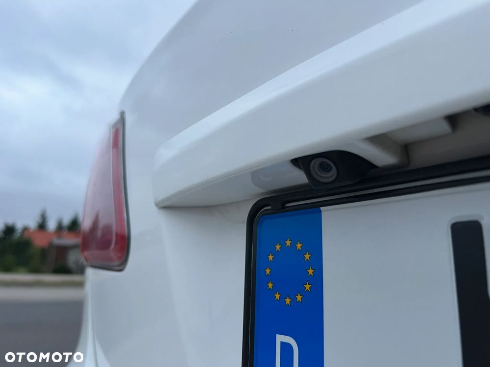 Toyota Avensis 2.2 D-4D Premium - 22