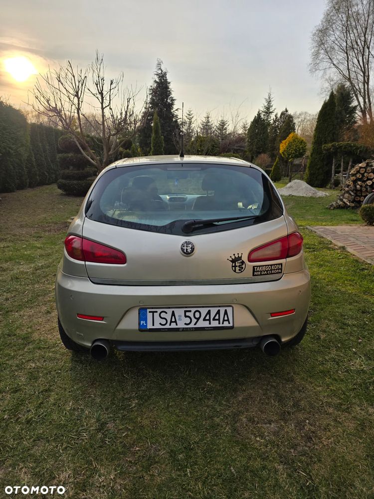 Alfa Romeo 147 1.6 Twin Spark Distinctive - 2