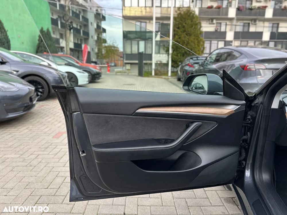 Tesla Model 3 Langstreckenbatterie Allradantrieb Dual Motor - 31