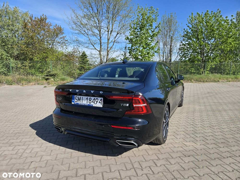Volvo S60 T5 R-Design - 6