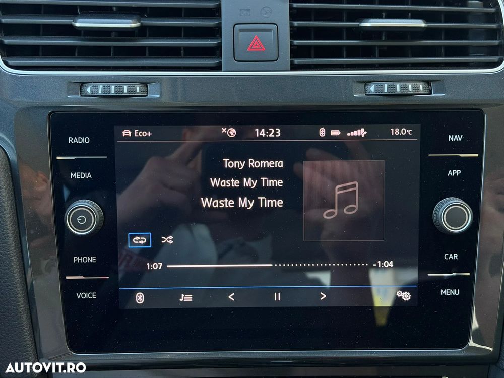 Volkswagen e-Golf - 16