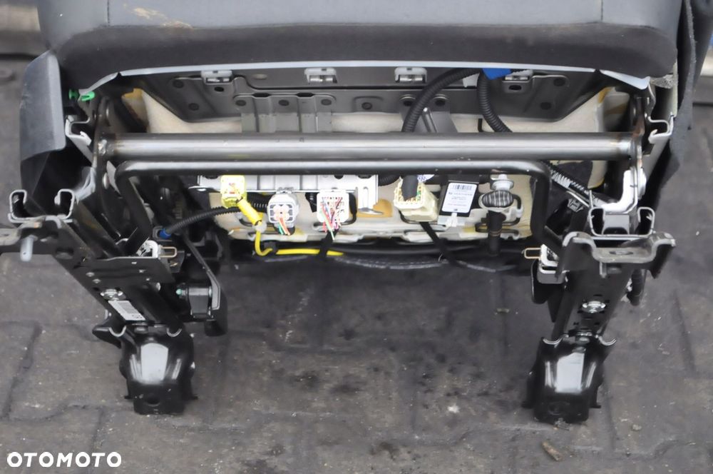 LEXUS IS III PRZEKŁADKA WNĘTRZA FOTELE SKÓRA - 7