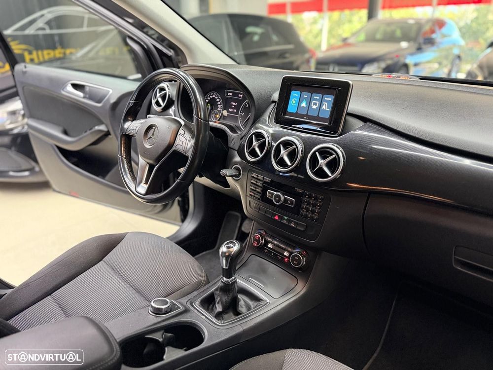 Mercedes-Benz B 180 d Progressive - 31